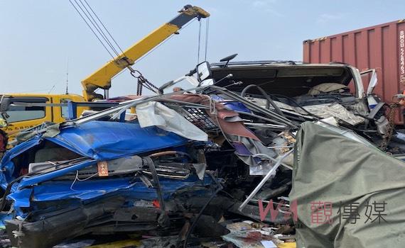 國道1號連環車禍 5車撞1團4人受困