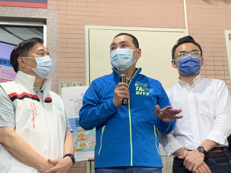郭台銘爭取國民黨提名選總統，侯友宜表示護國愛民是他不變初心。中央社