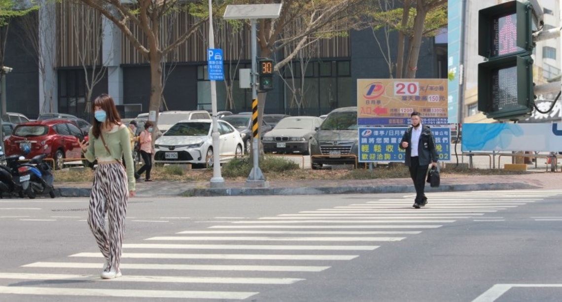 高雄市打造友善行人環境 無線通訊小綠人助攻