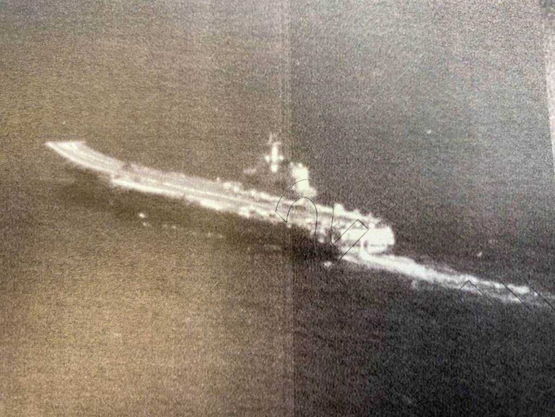 國軍運用海、空兵力,嚴密掌握山東號航艦编隊動態。(圖/國防部提供)