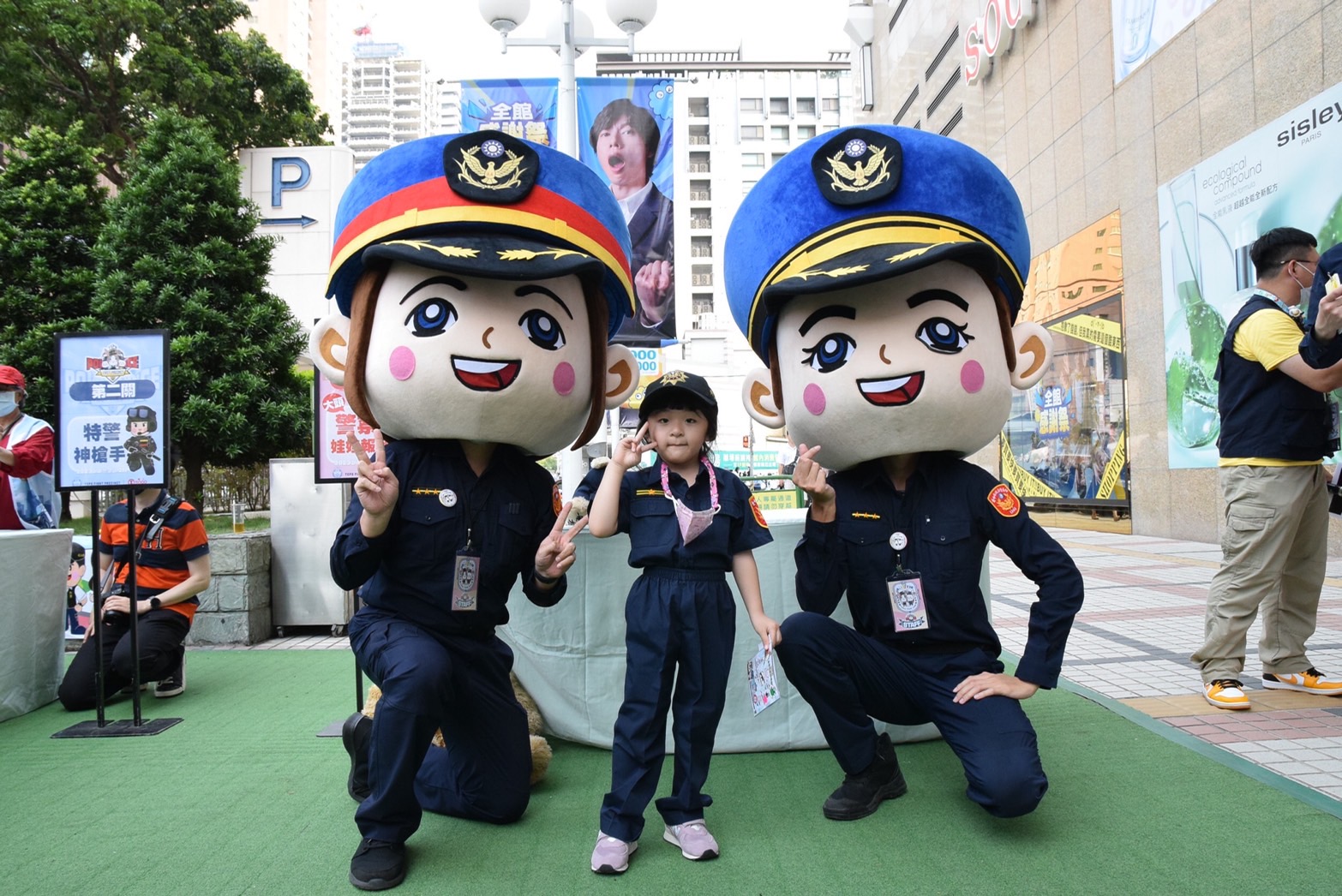 中市警一分局日前歡慶兒童節,第三屆「2023小小警察訓練班」再度於清明假期熱鬧開訓。(圖/記者謝榮浤翻攝)
