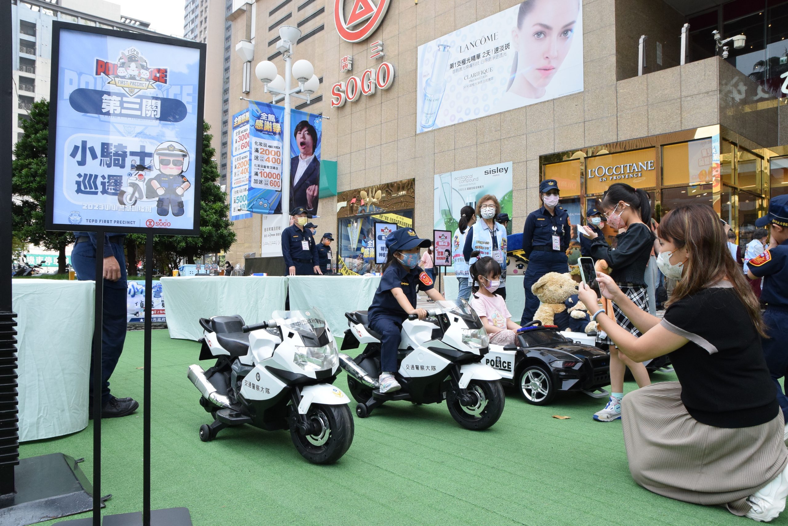 第三屆「2023小小警察訓練班」經統計有2,096位報名,上課名額採公開抽籤方式限量僅40位。(圖/記者謝榮浤翻攝)