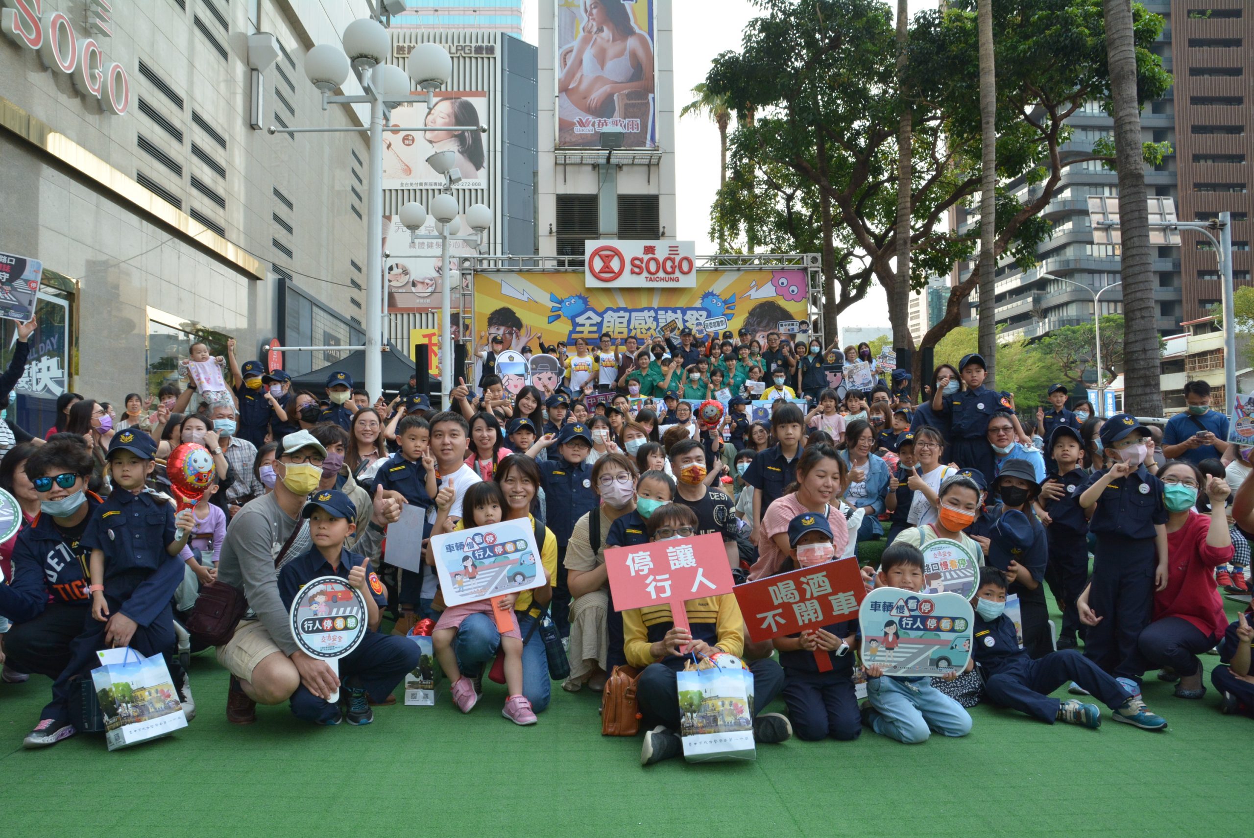 第三屆「2023小小警察訓練班」活動大合影。(圖/記者謝榮浤翻攝)