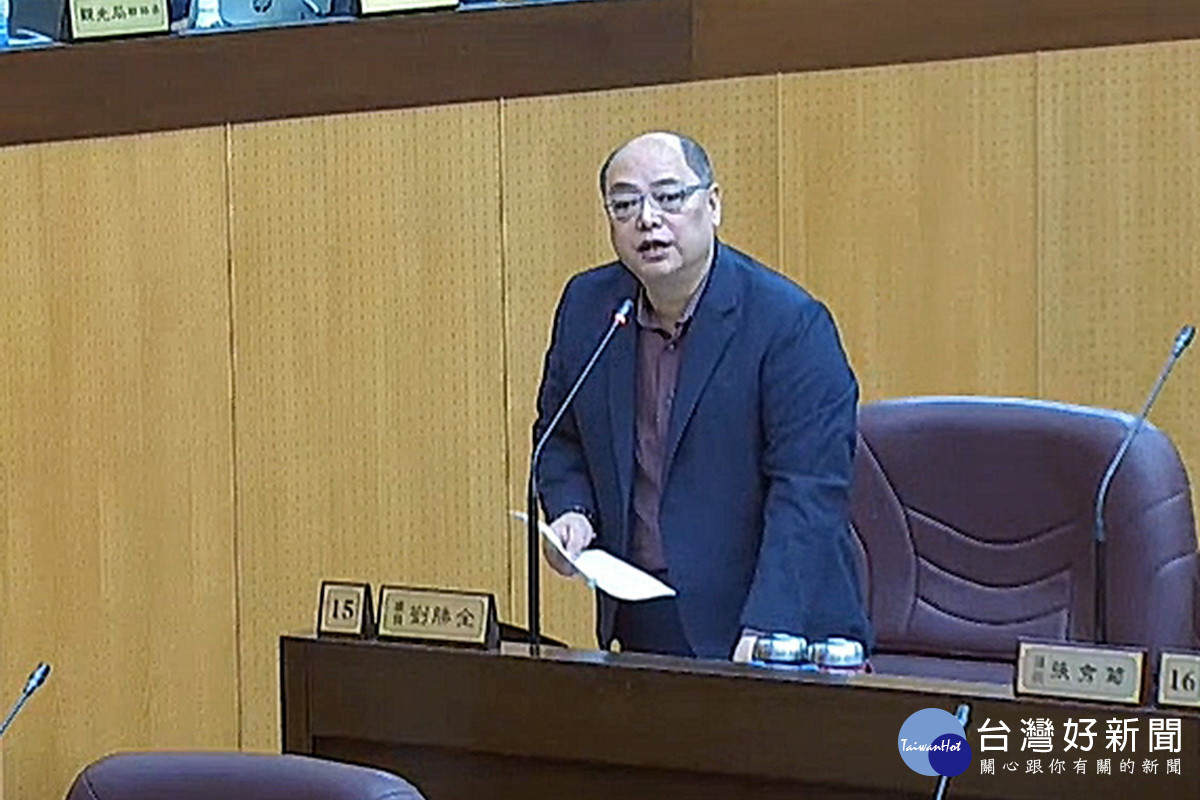 針對推動智慧農業,桃園市議員劉勝全於議事堂上提出質詢。
