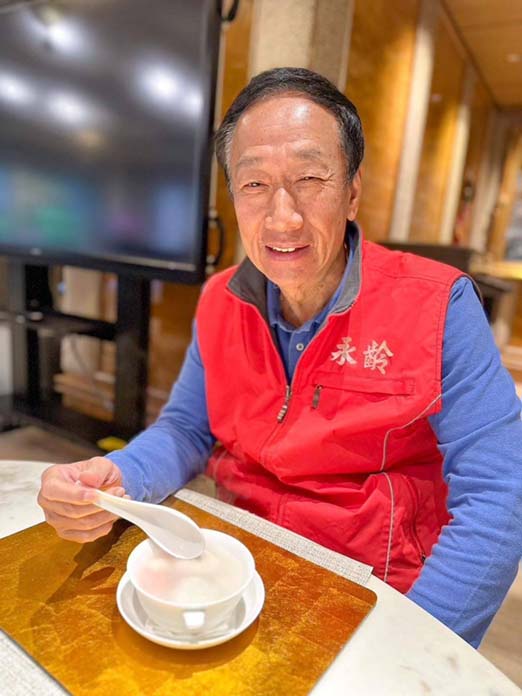 圖/取自郭台銘臉書