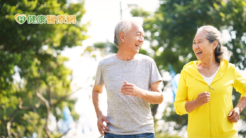 年長者疾病、憂鬱纏身 醫:愛笑有助減少退化