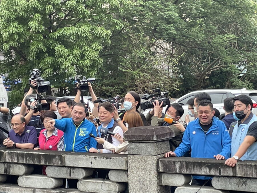 圖/新北市長侯友宜今(6)日視察瓦磘溝的整治成果。(圖/記者陳志仁攝,2023.04.06)