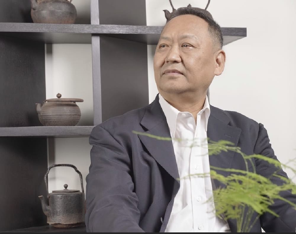 白手起家,讓「飛董」特別惜緣知福。