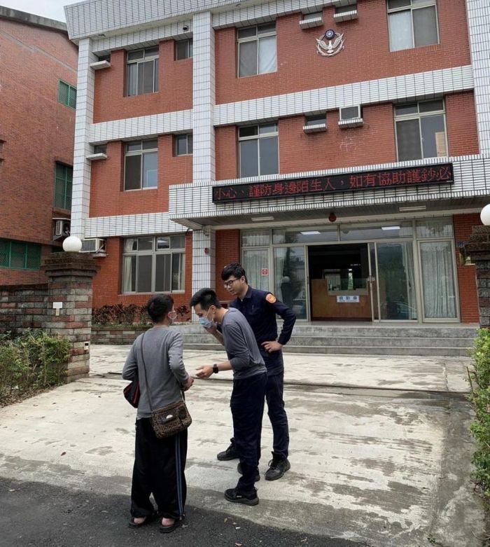 男子清明返家祭祖外出迷路 三灣警協助護送返家