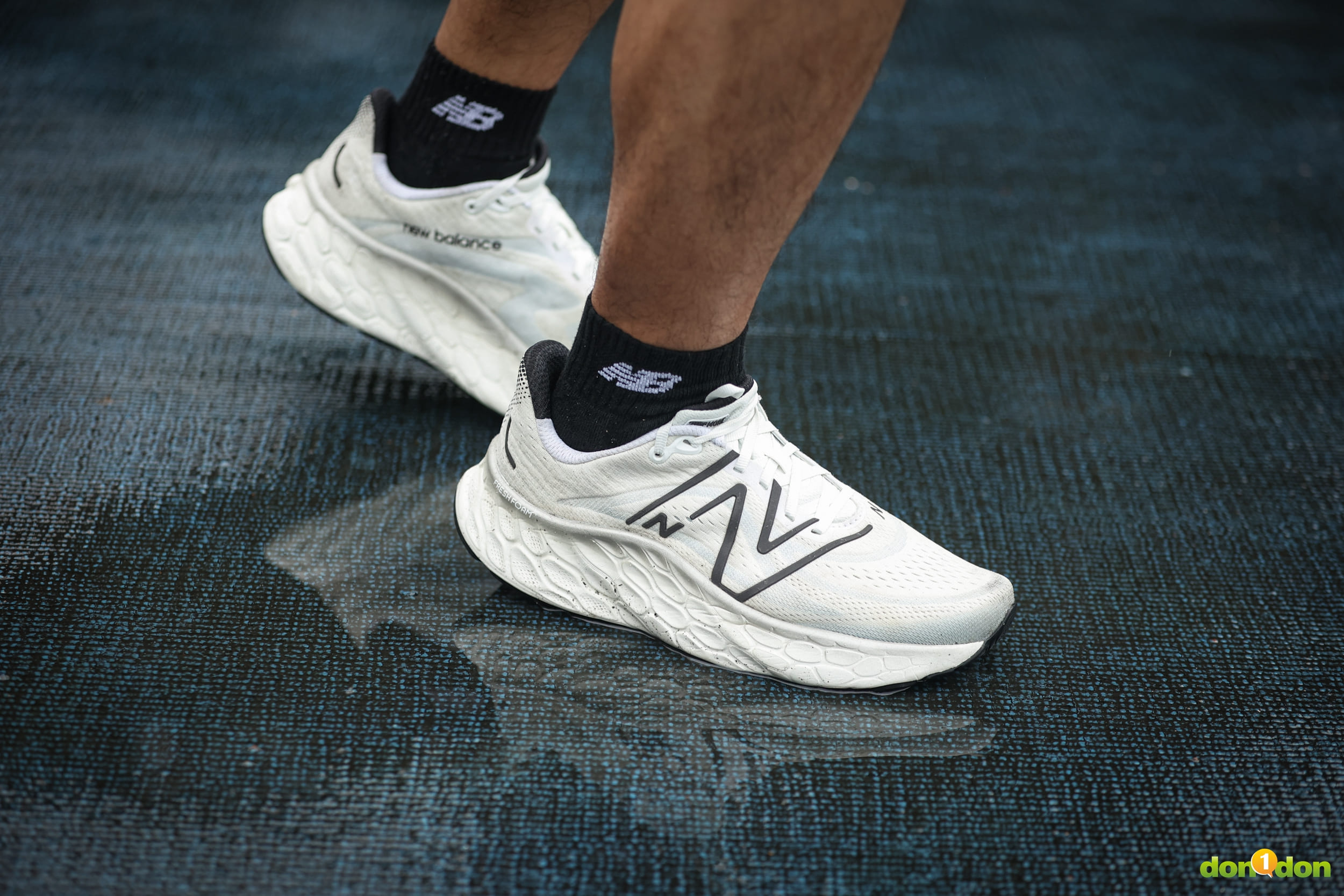 New Balance Fresh Foam X More v4 可以維持流暢且穩定的步伐轉換