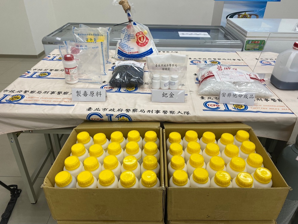 養雞場偷製安毒狼犬守門 警破門逮4人查扣成品2.75公斤 88 S 49946702