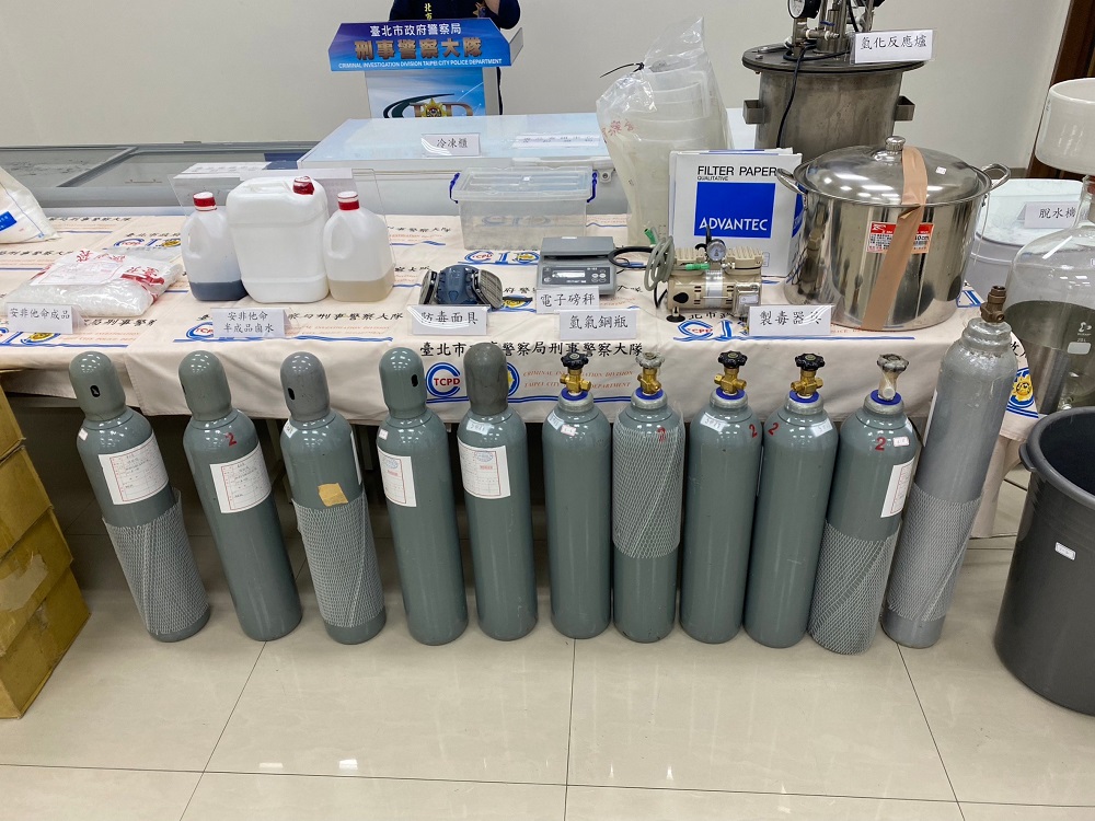 養雞場偷製安毒狼犬守門 警破門逮4人查扣成品2.75公斤 90 S 49946696