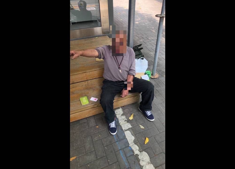 急診室前練飛刀 69歲翁爬樹插刀自稱好玩射小鳥 80 90 1