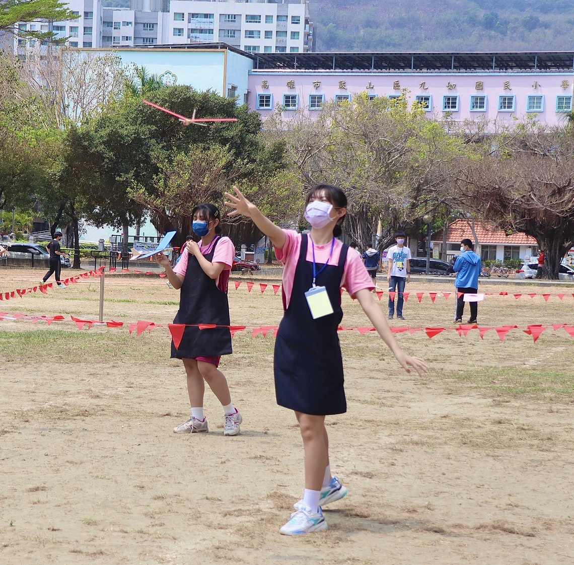 漾新聞|高市中小學手擲機飛行大賽大榮高中登場 看好航空市場培養小小的飛行員