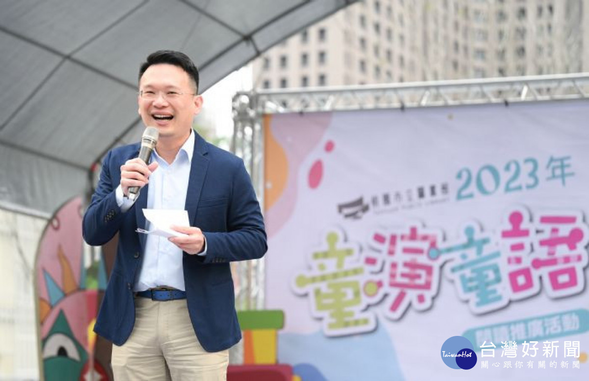 蘇副市長進行有獎徵答,與台下小朋友同樂。