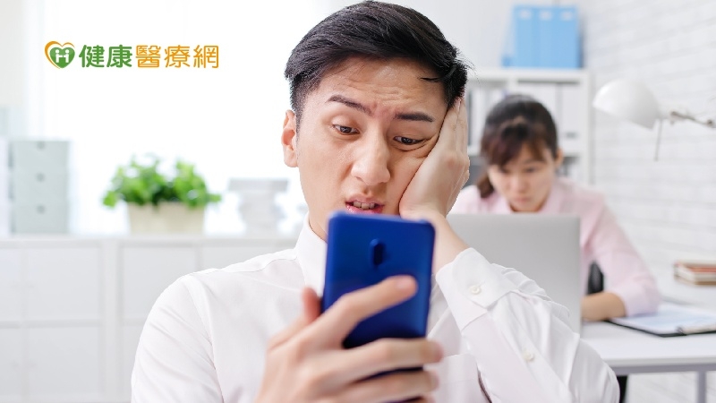 「叮叮叮」訊息聲好煩! 專家教你3招擺脫手機強迫症
