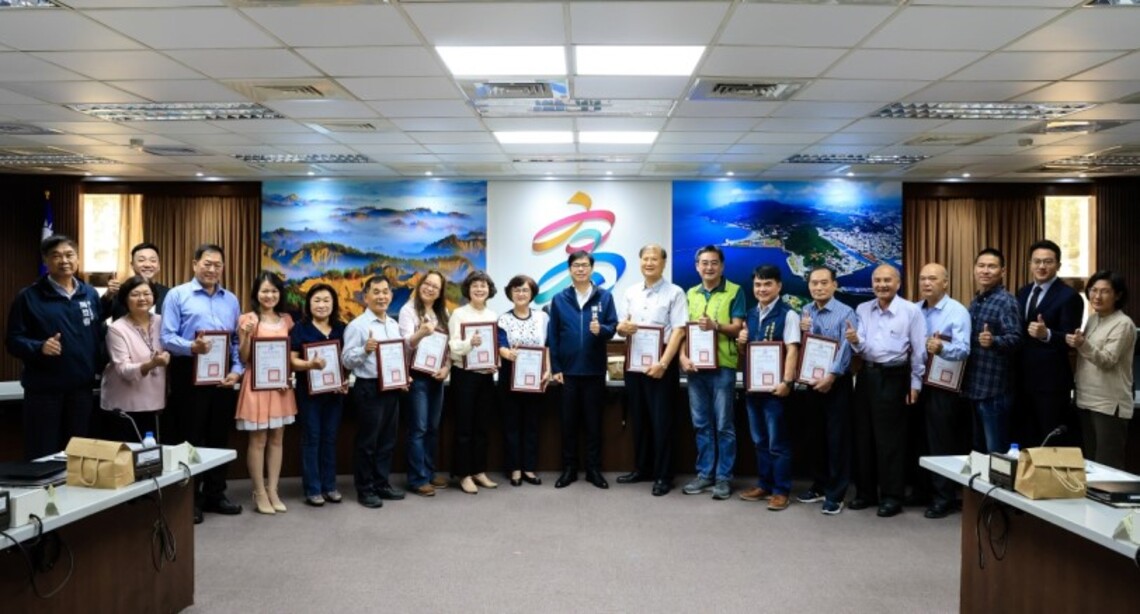 高市勞工自治委員會第二屆延攬專家學者 陳其邁親頒聘書盼更全面保障勞權