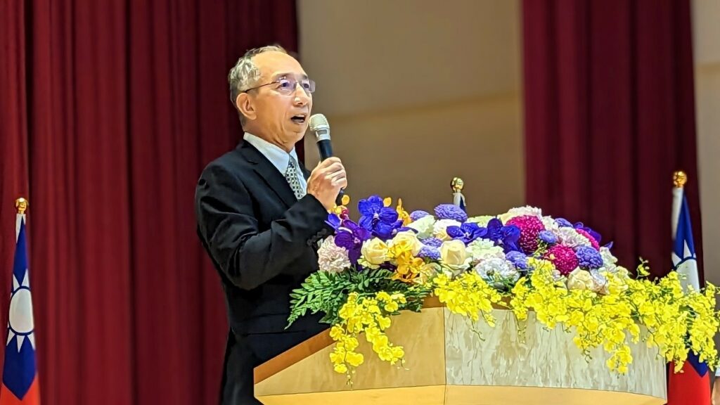 新任的楊顯輝處長致詞,期許大家一起努力營造工作安全與身心健康的職場環境,才能面對未來的挑戰。