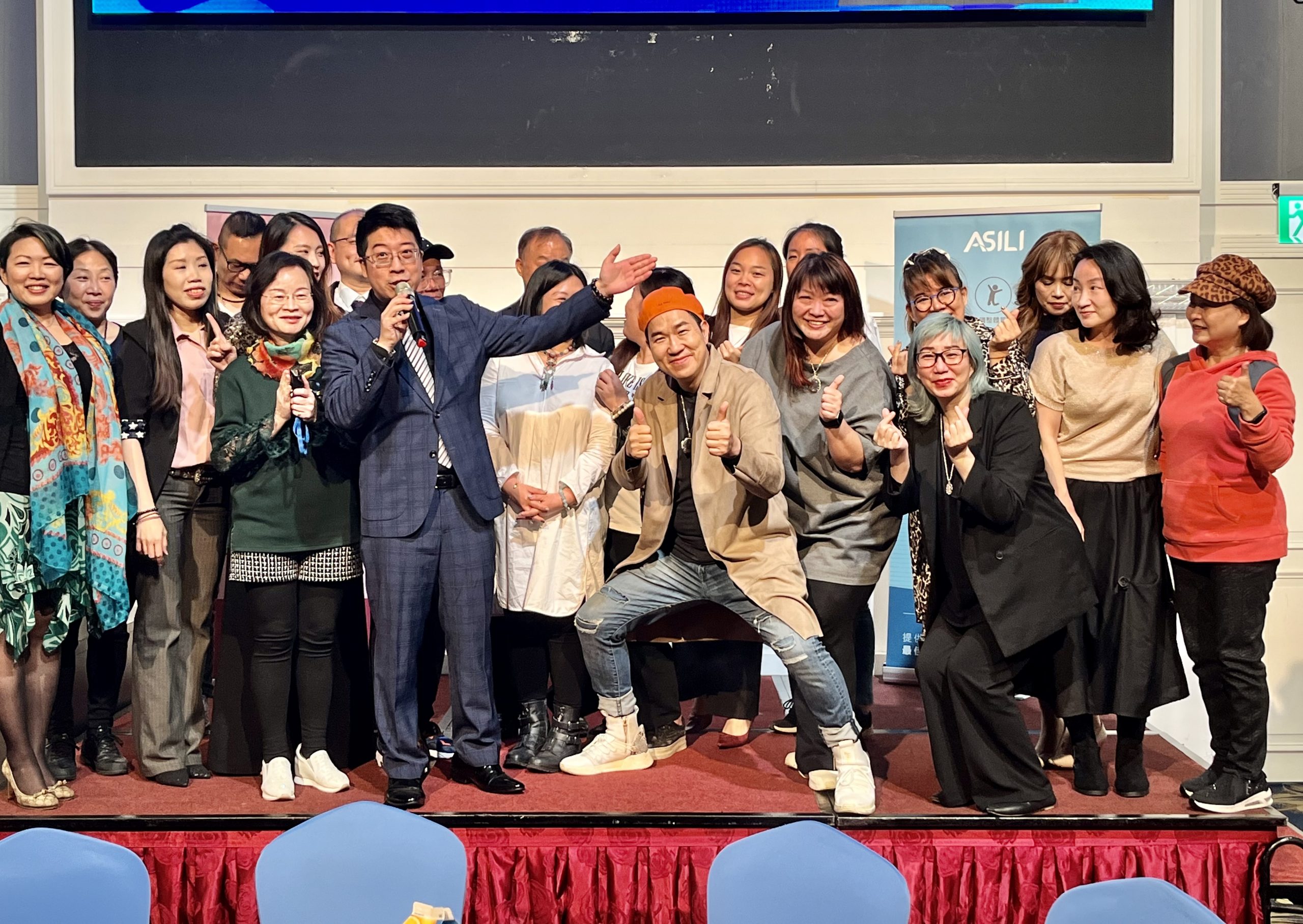 翔鷹系統所有夥伴歡樂合照。(記者林㤈輝攝)