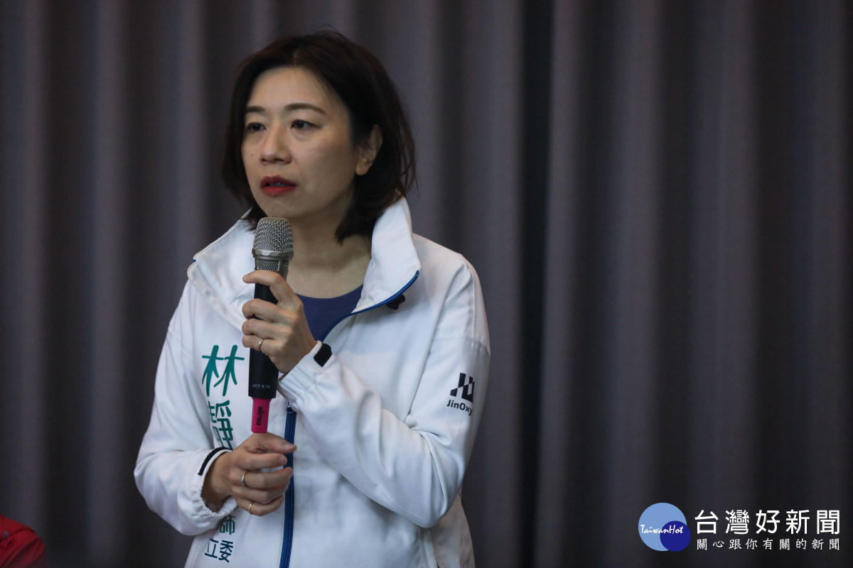 英派立委林靜儀肯定黃守達從太陽花學運到基層紮根精神,誠懇向鄉親推薦。曾雪蒨攝