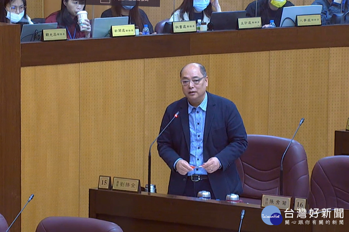 針對桃園特色旅遊發展,桃園市議員劉勝全於議事堂上提出質詢。