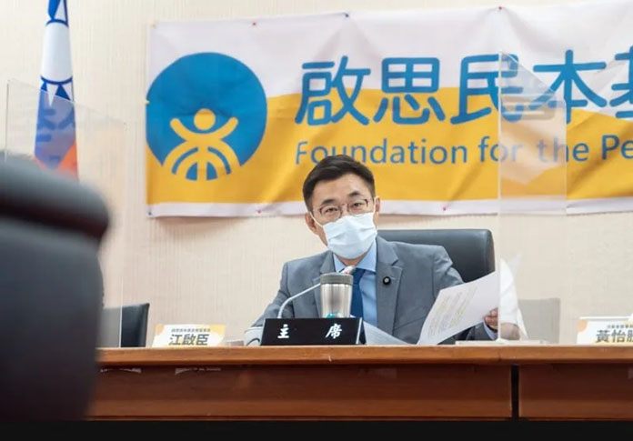 針對馬英九、蔡英文出訪後續效應,啟思民本基金會今發布最新民調,結果顯示民眾對兩人出訪皆給予正面肯定評價。(圖/江啟臣辦公室提供)