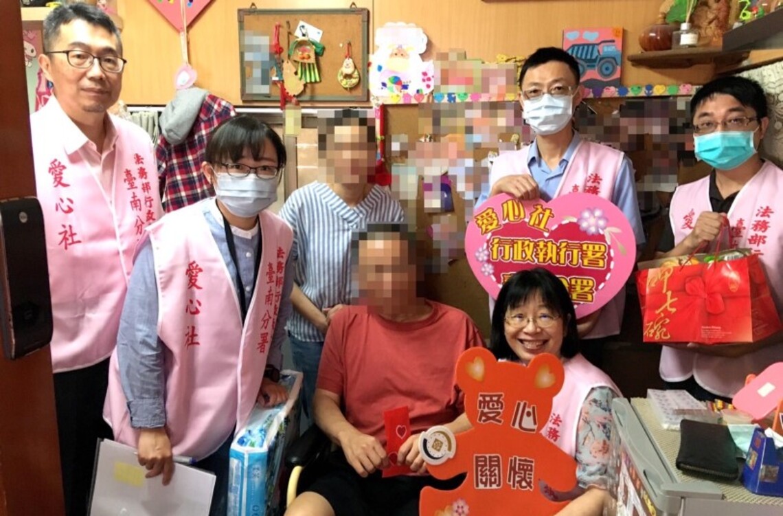 台南癌男欠百萬稅款執行分署轉介送愛心