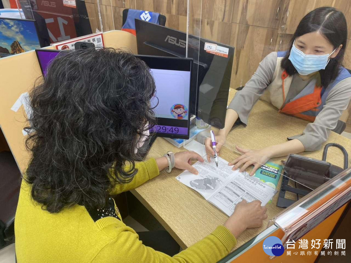 桃竹苗分署提供諮詢服務,幫助女性媒合合適職缺。