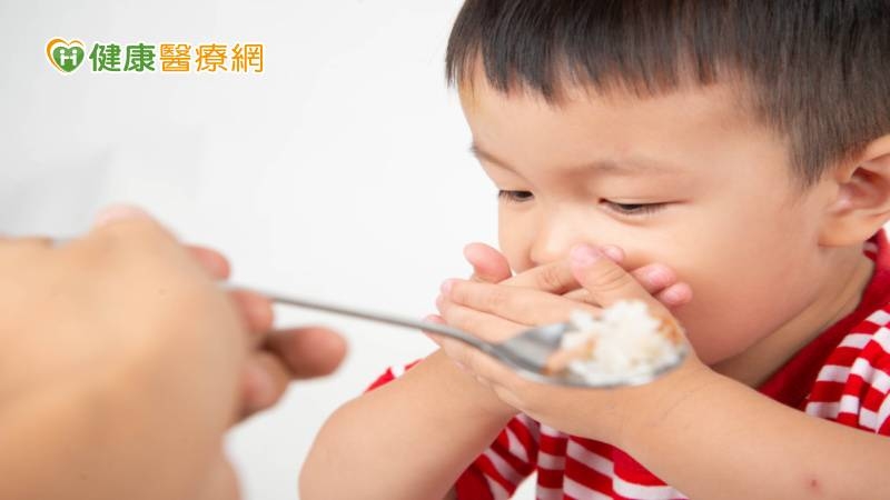 幼兒偏挑食恐是「食物恐新症」惹禍! 醫提改善方式