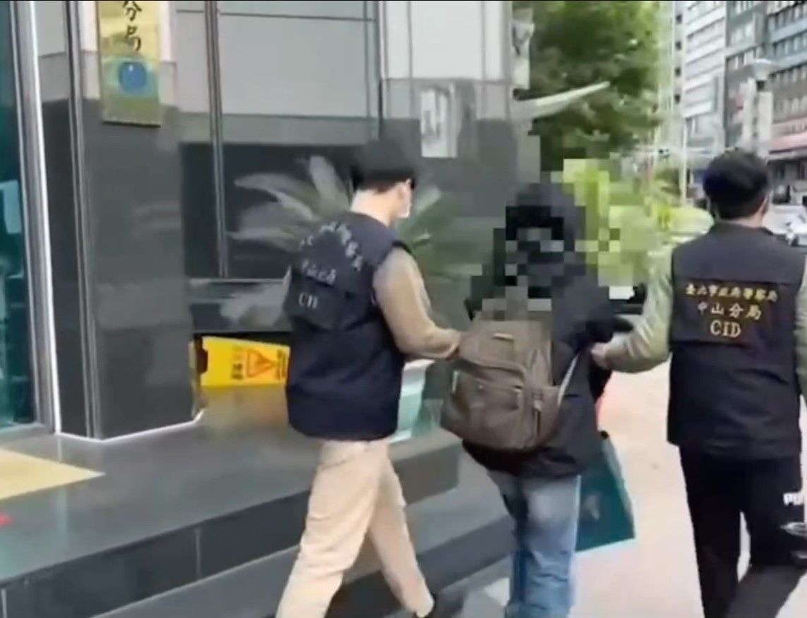 按摩養生館藏春色 警逮4男女半套性交易送辦 57 98012