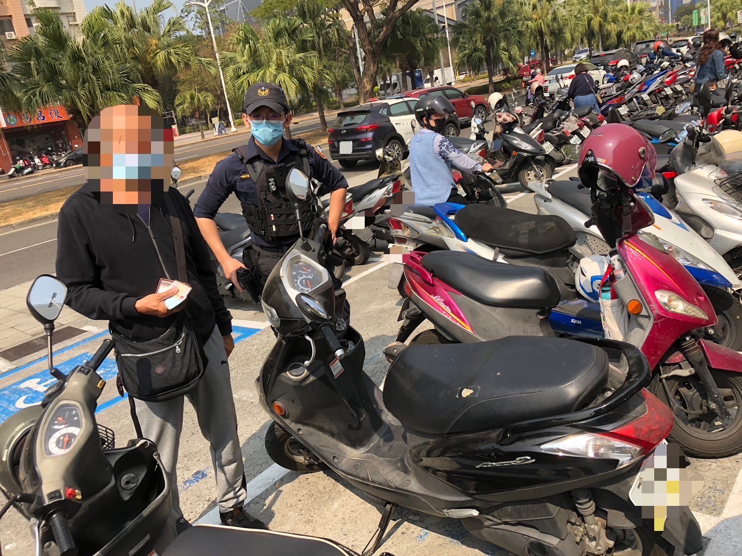 糊塗翁忘車停哪急報案 前鎮警靠一張發票成功尋回