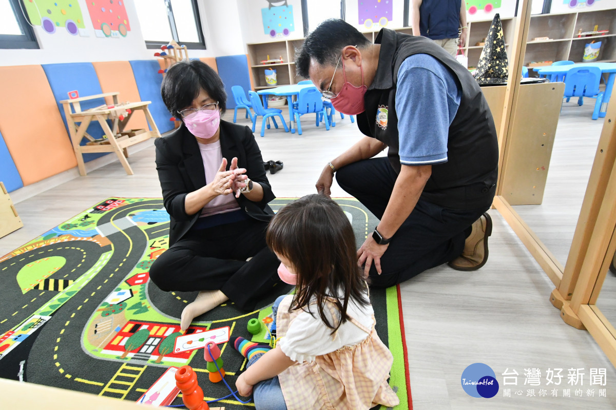 彰化縣第二家公設民營托嬰中心暨育兒親子館正式揭牌啟用。圖/記者鄧富珍攝