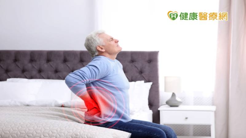 痛到只能趴睡!竟是「多發性骨髓瘤」 突冒3大症狀有鬼