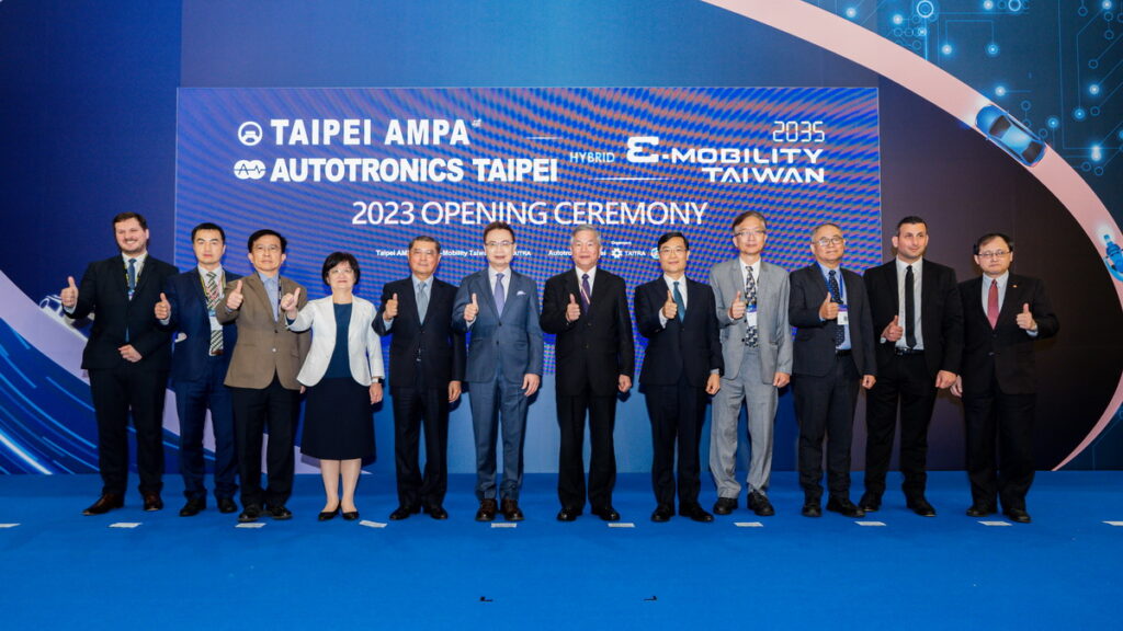 2023 年「台北國際汽機車零配件展（TAIPEI AMPA）」、「台北國際車用電子展 （AUTOTRONICS TAIPEI）」及「台灣國際智慧移動展（2035 E-Mobility Taiwan）」於今(12)日在台北南港展覽館 1 館 1&4 樓盛大開展。