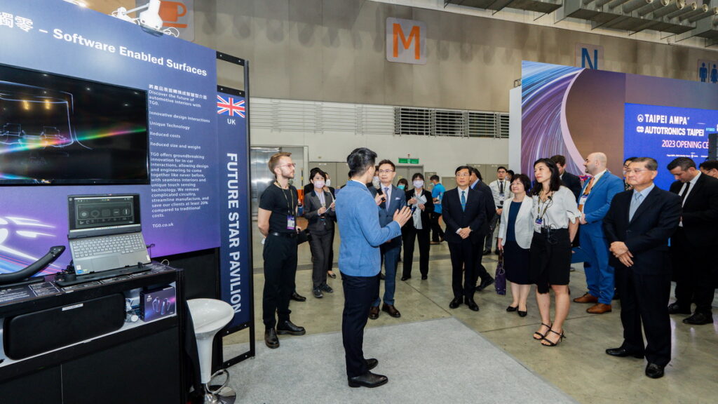 2023 年「台北國際汽機車零配件展（TAIPEI AMPA）」、「台北國際車用電子展 （AUTOTRONICS TAIPEI）」及「台灣國際智慧移動展（2035 E-Mobility Taiwan）」於今(12)日在台北南港展覽館 1 館 1&4 樓盛大開展。