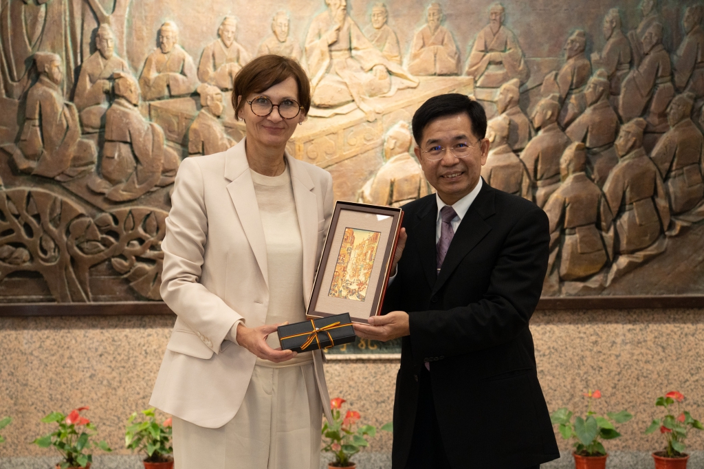 教育部潘文忠部長與德國聯邦教育及研究部斯塔克-瓦特辛格(Ms. Bettina Stark-Watzinger)部長