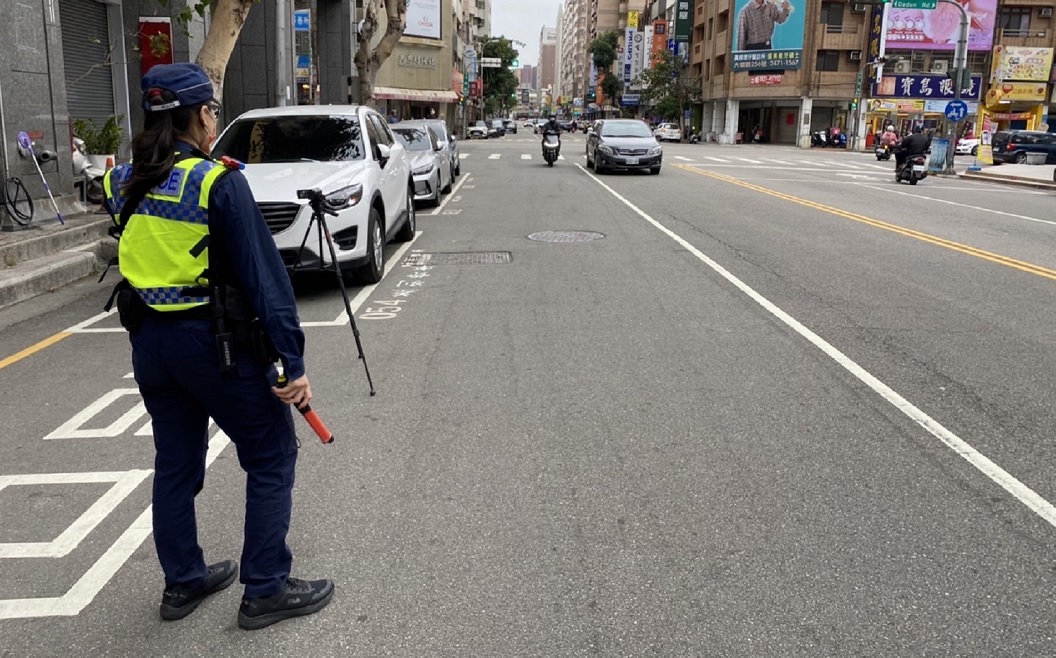 ▲ 中警執行「行人正義大執法」勤務，共取締路口不停讓行人9,107件              (圖/台中市警察局 提供)