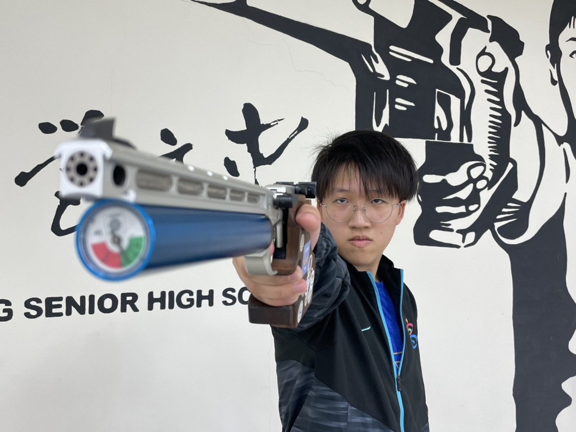 漾新聞|左營高中翁晨軒全中運射擊賽大放異彩高雄市首金入袋