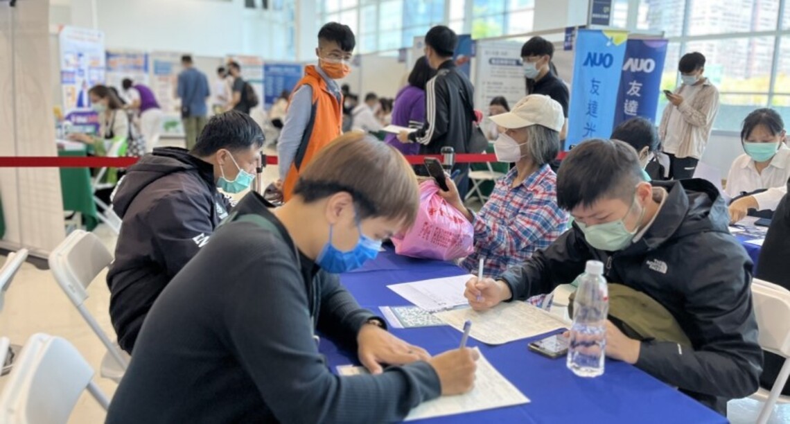 「創薪起飛 魅力高雄」徵才活動 逾1000個工作機會   4/15苓雅運動中心登場