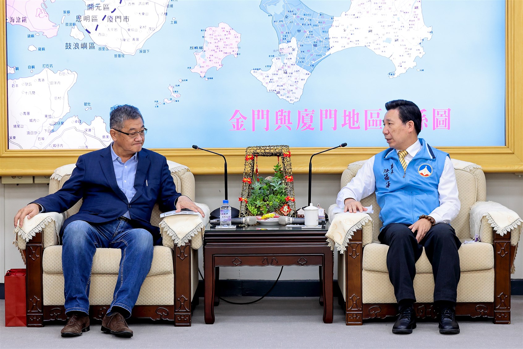 行政院農業委員會農田水利署瑠公管理處朱建偉處長,拜會金門縣長陳福海商討未來合作 行政院農業委員會農田水利署瑠公管理處朱建偉處長,拜會金門縣長陳福海商討未來合作