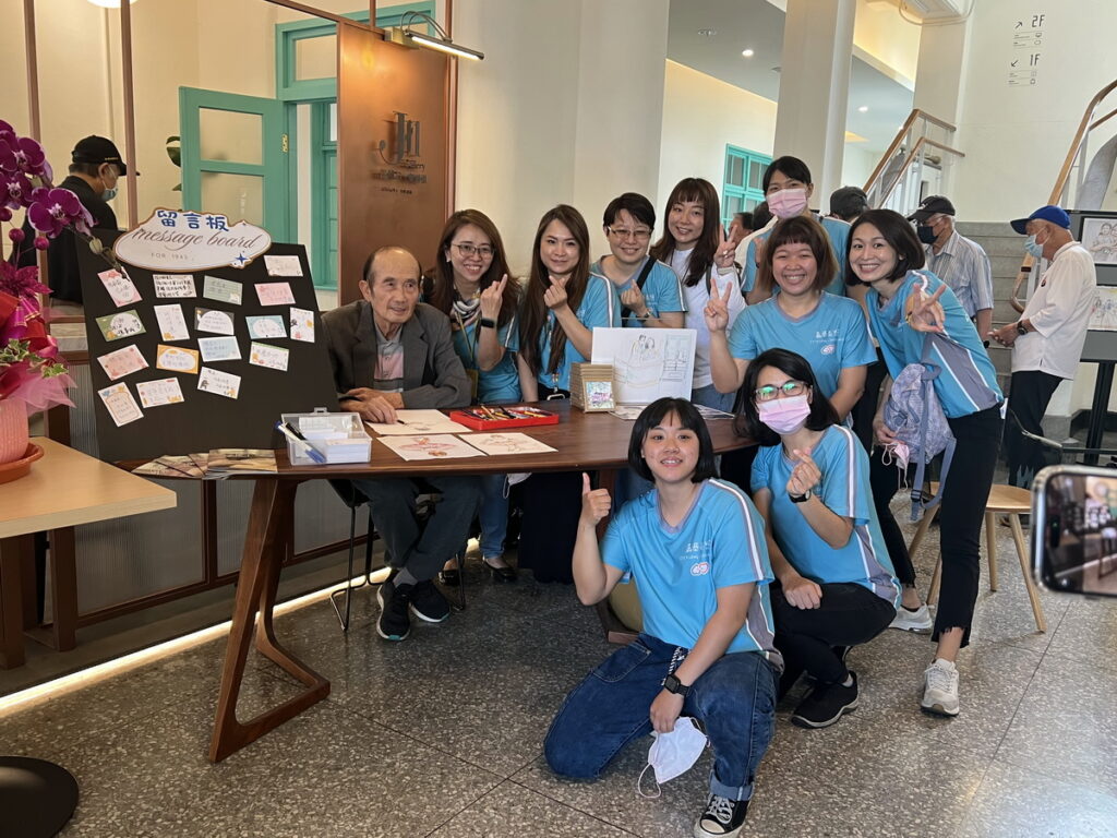 楊爺爺和嘉基醫院拾智園小規模多機能服務中心日照團隊合照
