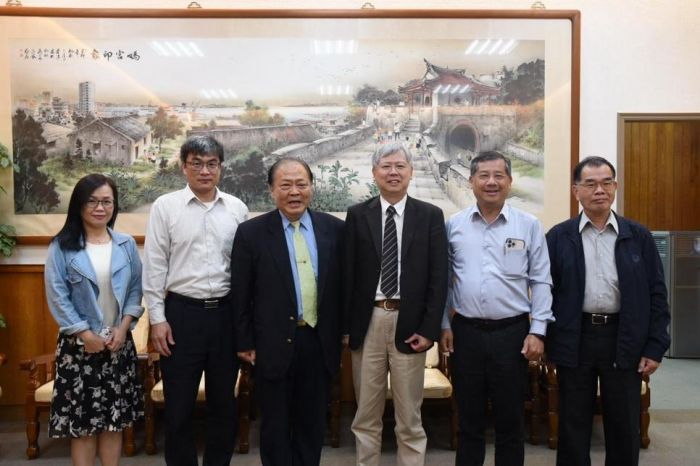港務公司董事長李賢義拜會陳光復 允協助推動藍色公路港埠設備