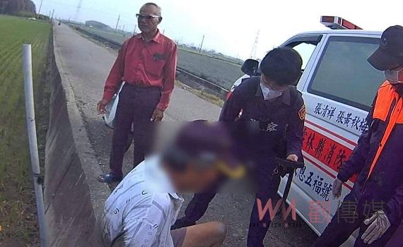 老翁血糖降低倒臥泥地 警消急救援平安送返家