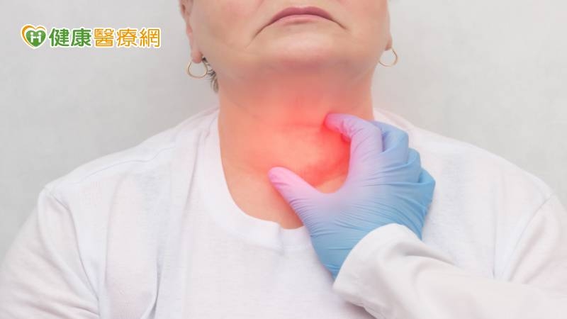 婦忍脖子痛長達1年半以為疫苗副作用 就醫驚罹甲狀腺癌