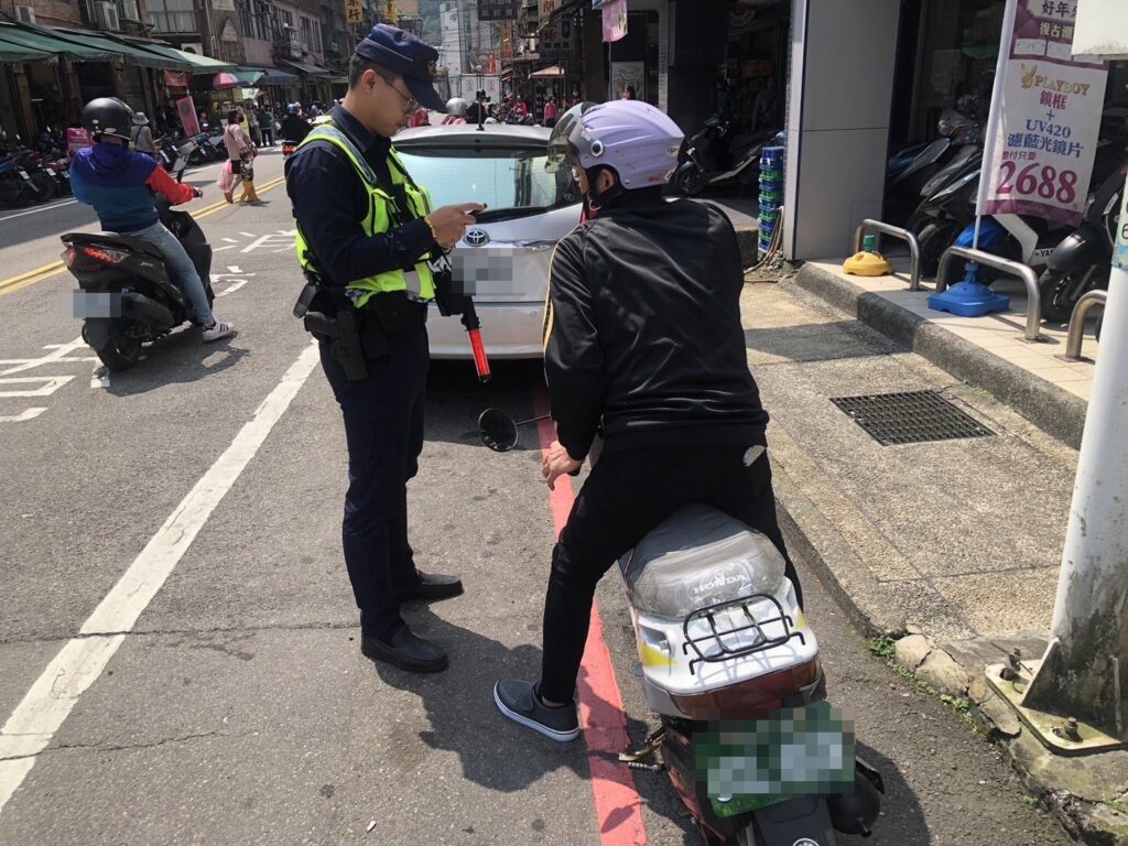 基隆市警察局推動行人友善政策 宣導路口停讓行人 安全又省荷包