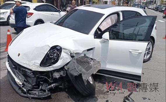 台南保時捷休旅車連環撞　２車起火１人傷