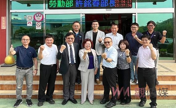 勞動部長許銘春南下雲科工 關心廠商人力需求讚揚臺旺