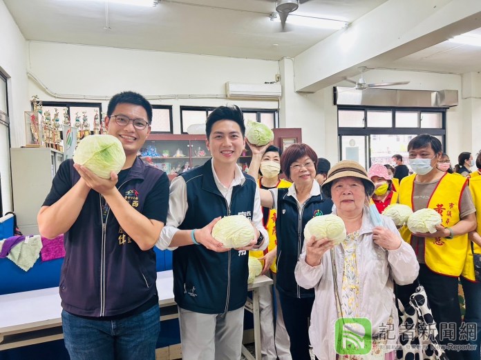 高麗菜價崩跌 立委參選人廖偉翔認購1800顆救市