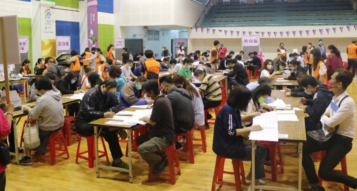 勞工局「創薪起飛 魅力高雄」現場徵才活動 吸引近500人次應徵