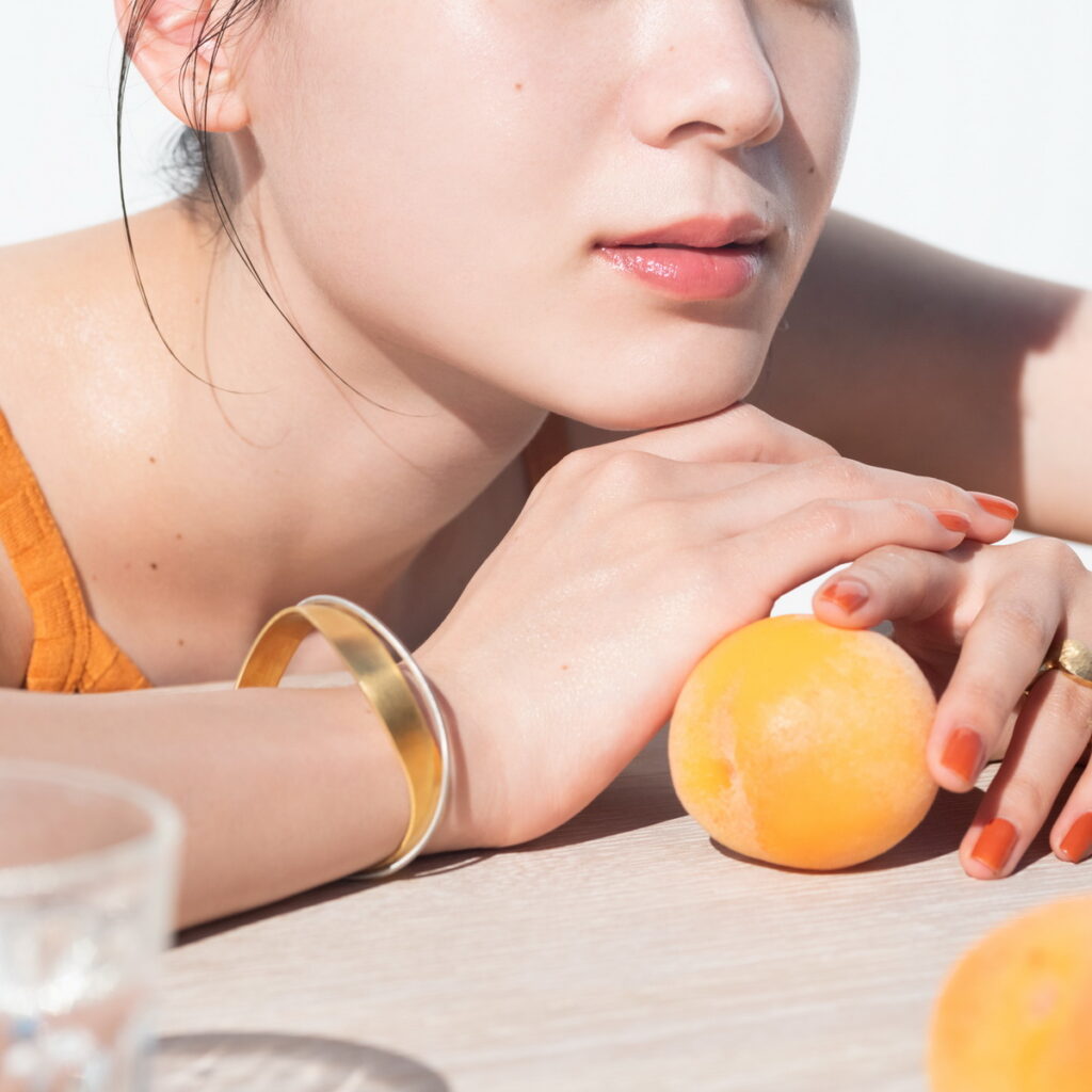 ALLIE持采濾鏡調色UV防曬乳,結合防曬及潤色,打造宛如自帶美肌濾鏡的輕底妝_杏桃茜妍(照片提供:台灣鐘紡)